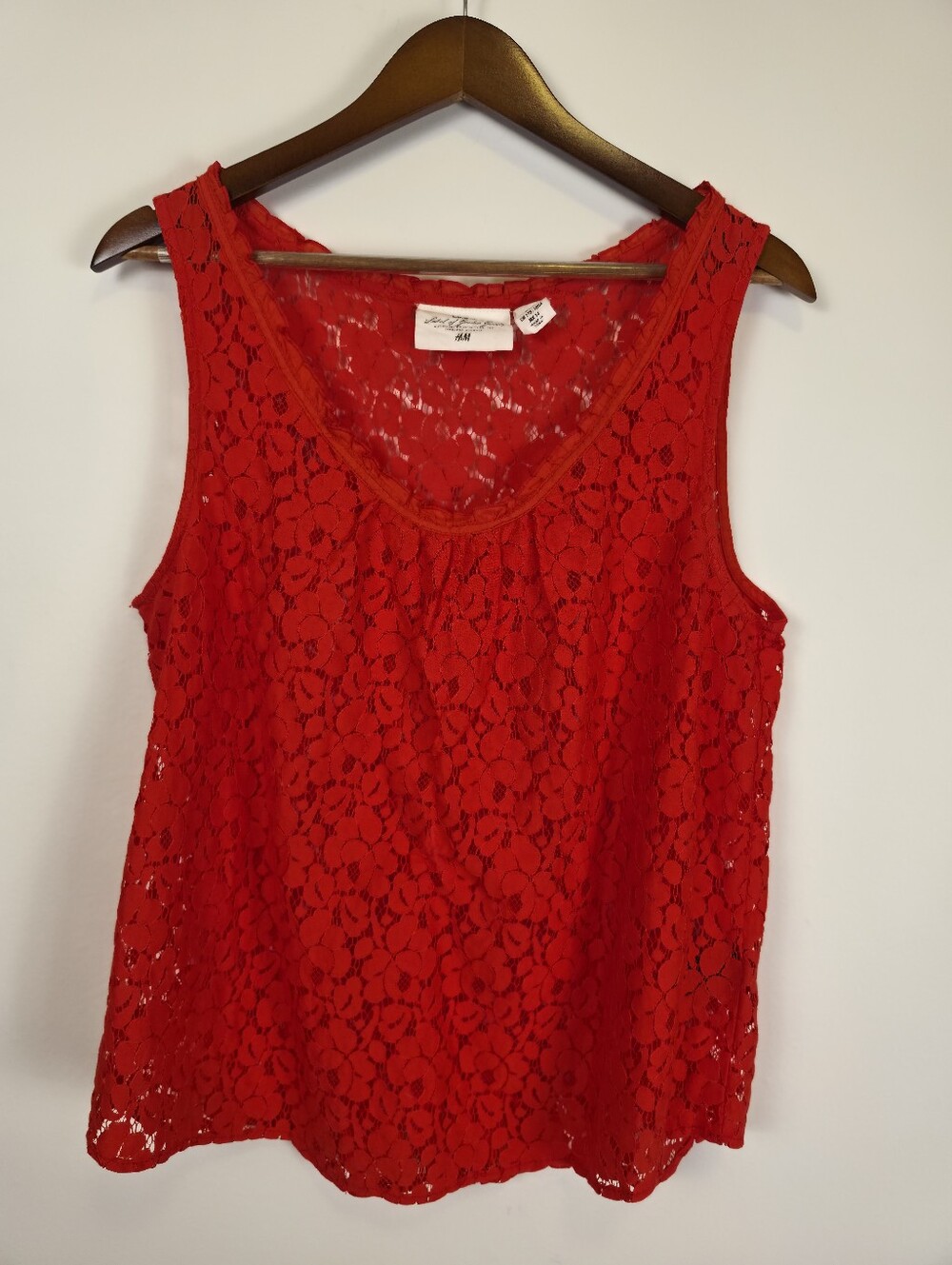 H&M L.O.G.G. Red Floral Lace Sleeveless Blouse Top Women’s Size 14